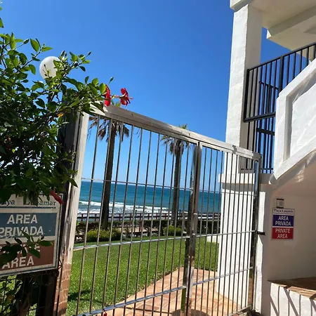 Beachfront Duplex With Seaview 아파트